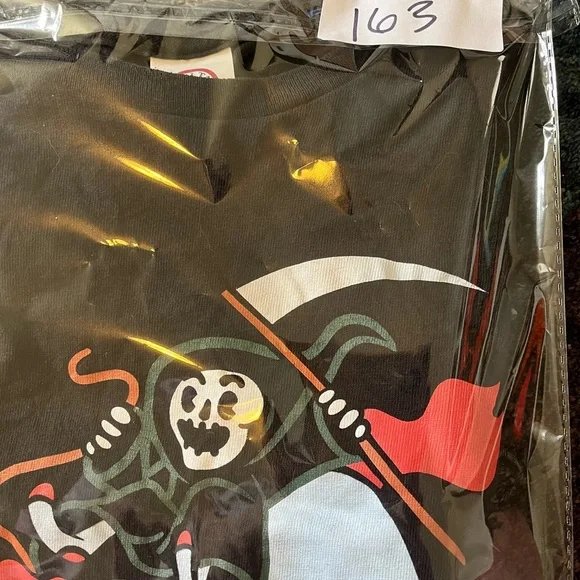 163-Medium Delta Pro Weight black t-shirt with graphics on front #unicorn - Picture 5 of 6